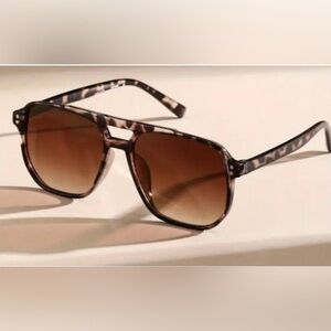 Stylish Tortoiseshell Sunglasses